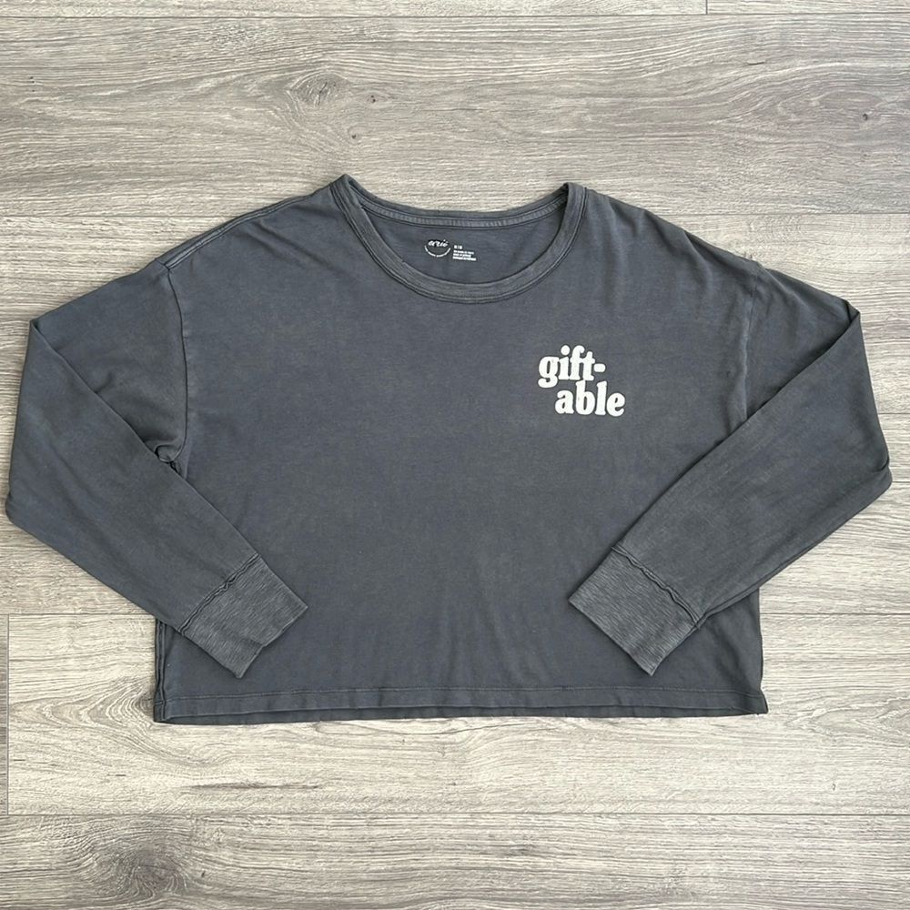 AERIE Long Sleeve Cropped Tee Medium Giftable Graphic Dark Gray Christmas Comfy